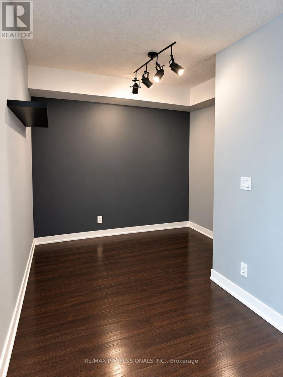 2033 - 165 Legion Road N, Toronto, Ontario  M8Y 0B3 - Photo 8 - W13838174