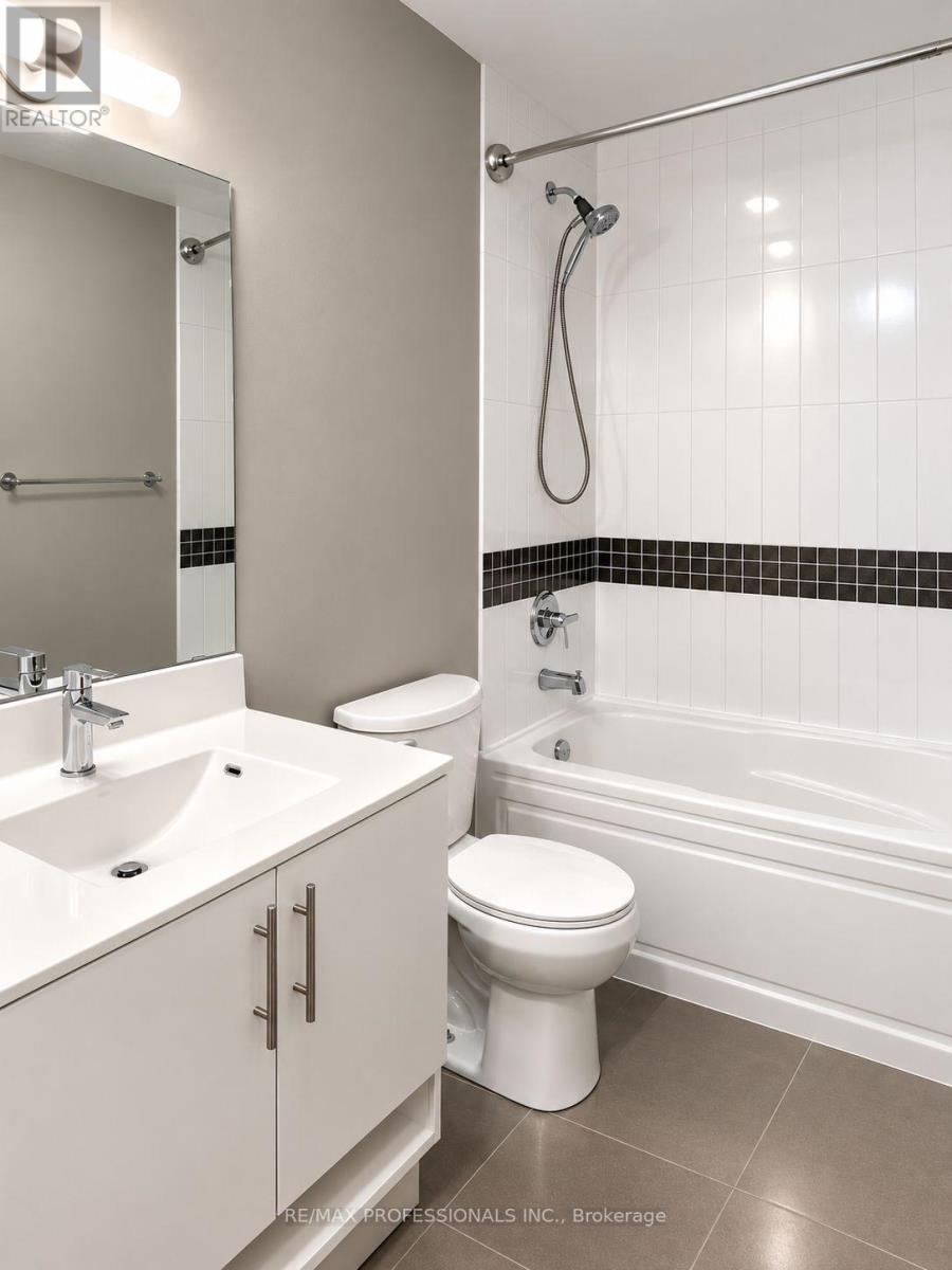 2033 - 165 Legion Road N, Toronto, Ontario  M8Y 0B3 - Photo 9 - W13838174