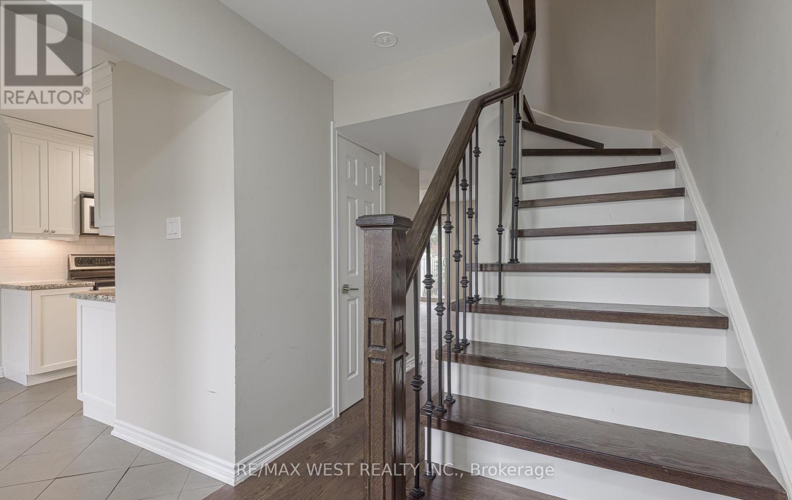 104 - 900 Central Park Drive, Brampton, Ontario  L6S 3J6 - Photo 6 - W13816302