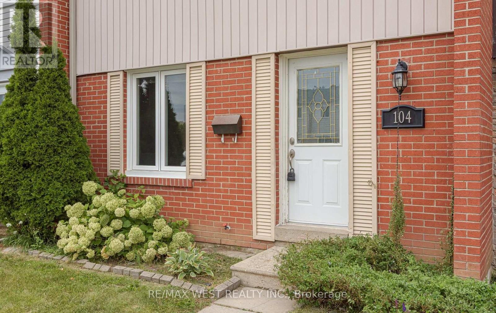 104 - 900 Central Park Drive, Brampton, Ontario  L6S 3J6 - Photo 3 - W13816302