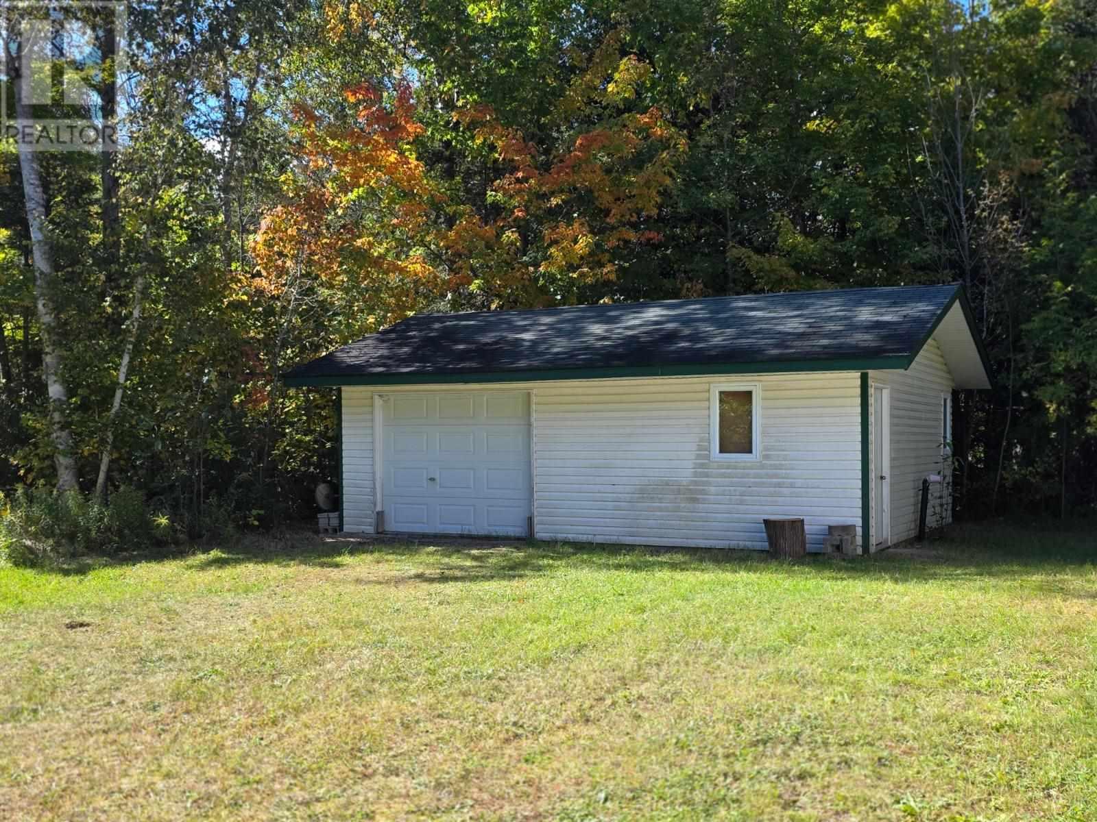 5395 Ellwood Blvd, Hilton Beach, Ontario  P0R 1G0 - Photo 3 - SM262697