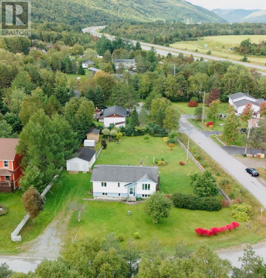 2 Roberts Drive photo 4