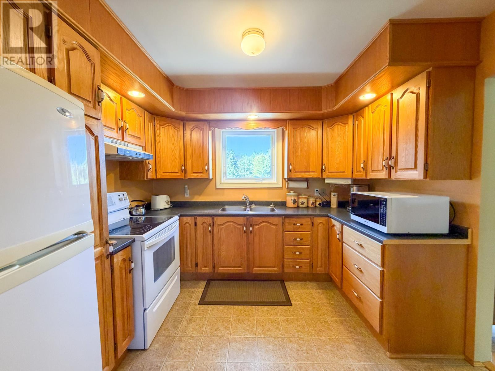 2 Roberts Drive photo 6
