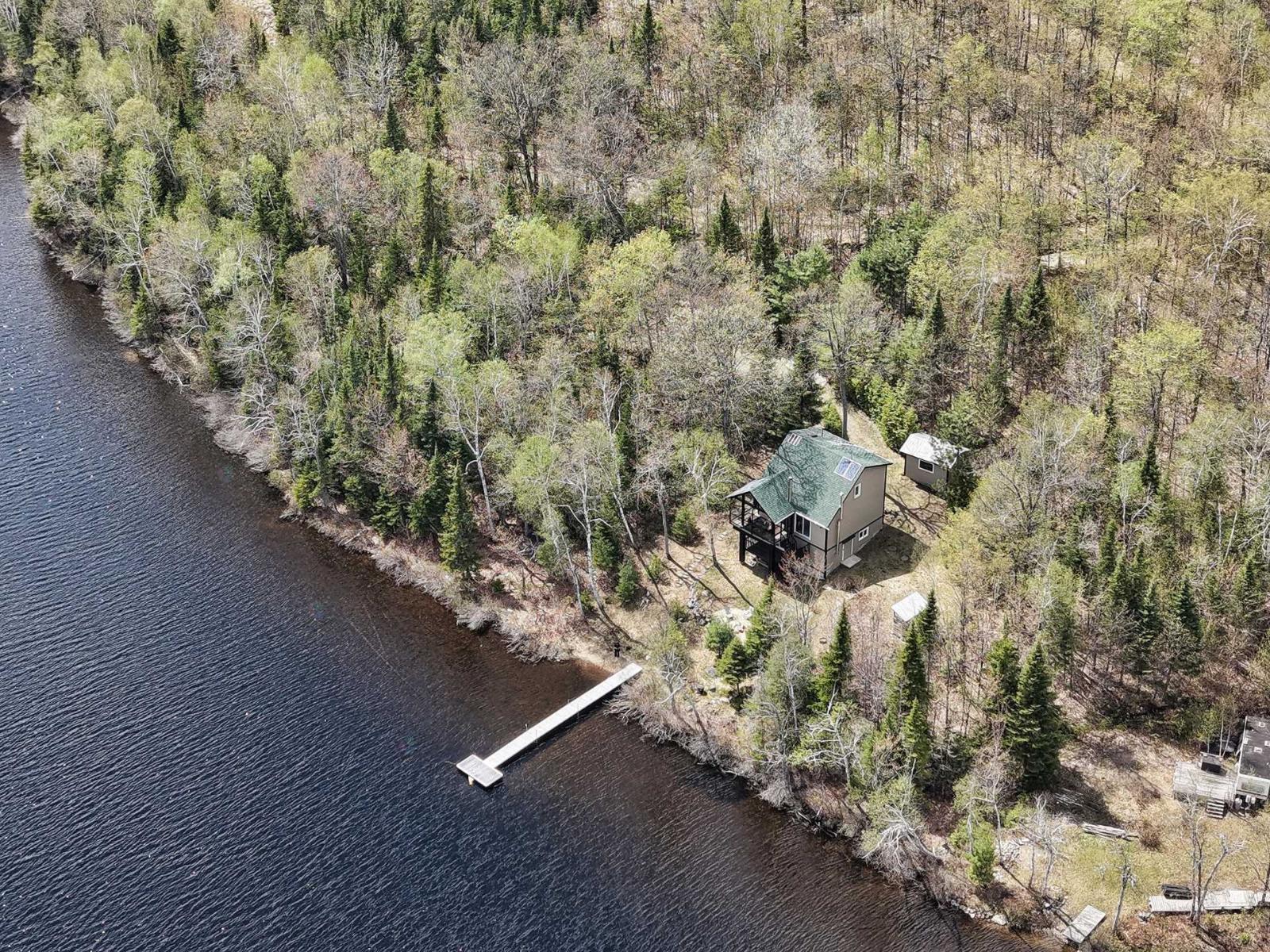 22 Ch. du Lac-McGrey Mandeville Quebec Canada J0K1L0 2