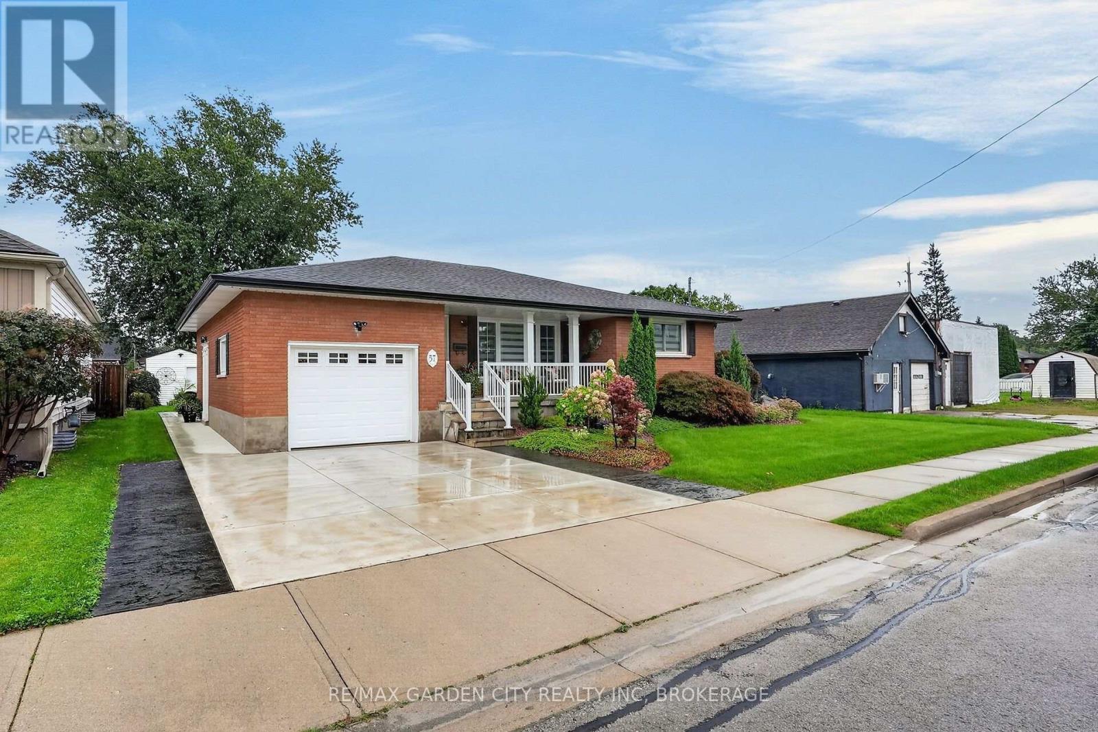 57 Elmwood Avenue, Welland, Ontario  L3C 2C9 - Photo 2 - X13838248