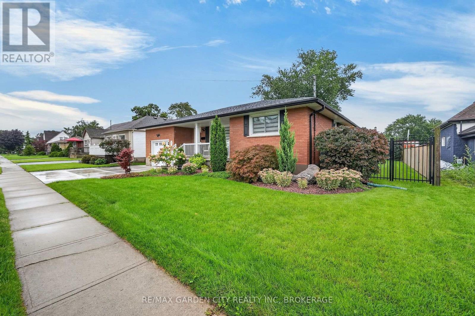 57 Elmwood Avenue, Welland, Ontario  L3C 2C9 - Photo 3 - X13838248