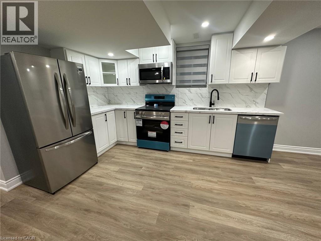 906 FARMSTEAD Drive Unit# Lower