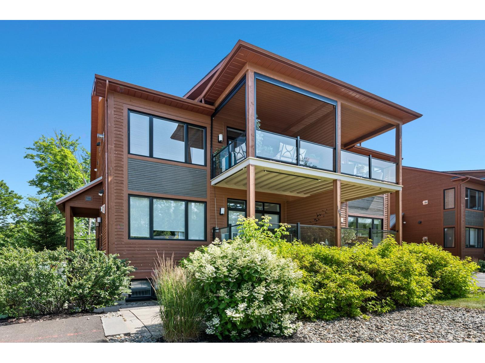 191 Av. de l'Hôtel-de-Ville|#101 Bromont Quebec Canada J2L0N1 2