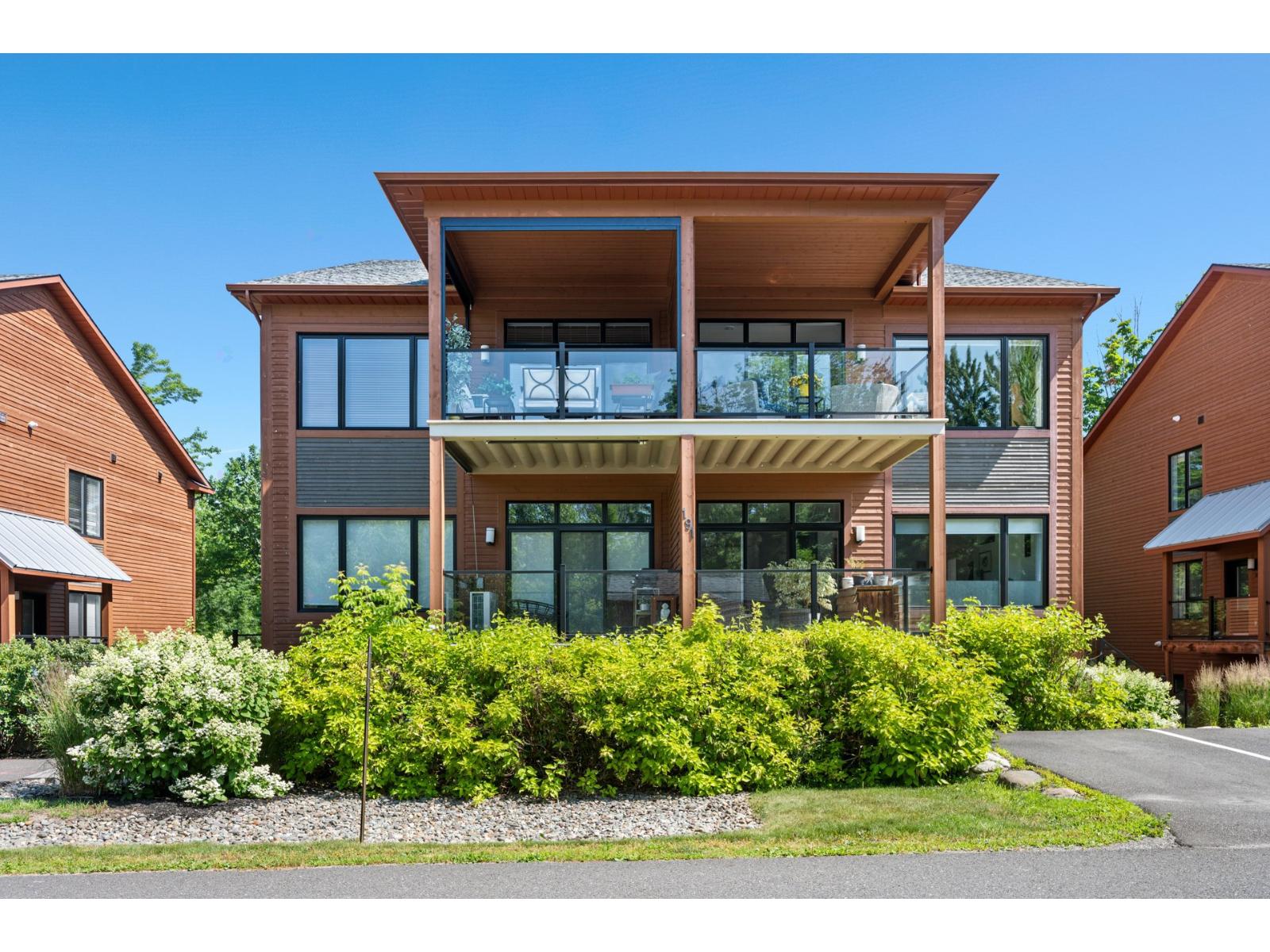 191 Av. de l'Hôtel-de-Ville|#101 Bromont Quebec Canada J2L0N1 3