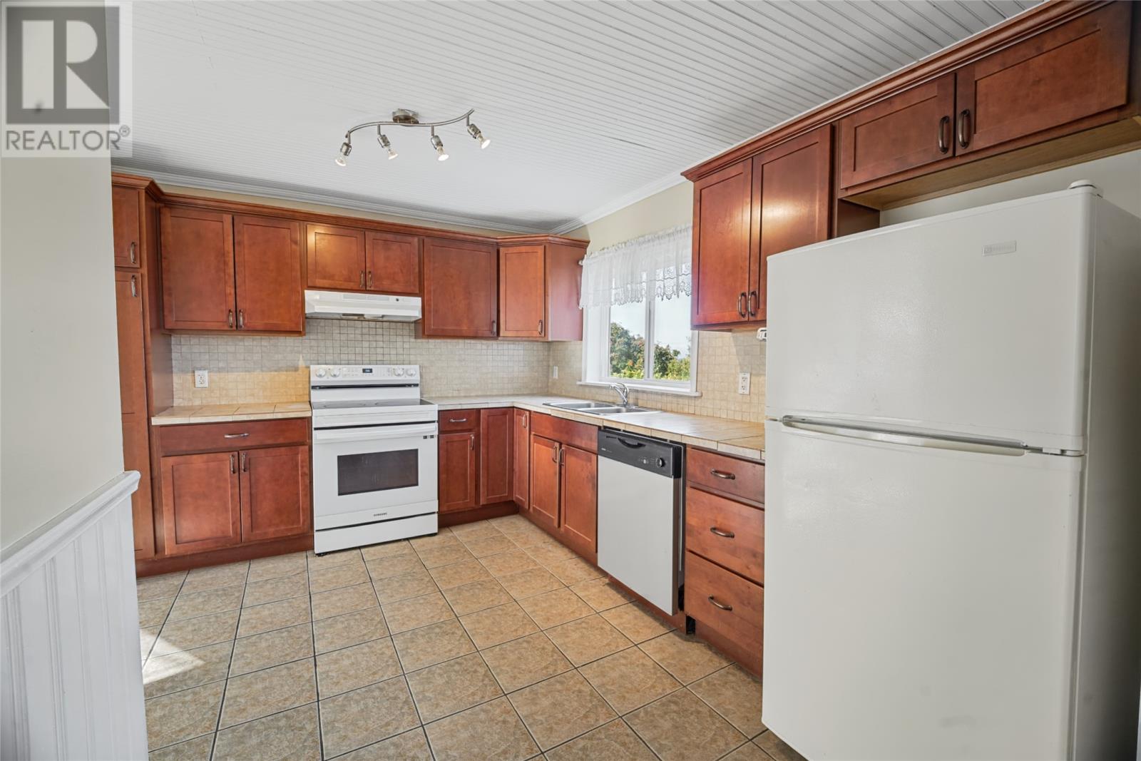 743 St Thomas Line, Paradise — photo 18