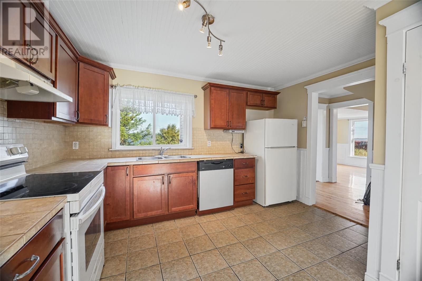 743 St Thomas Line, Paradise — photo 19