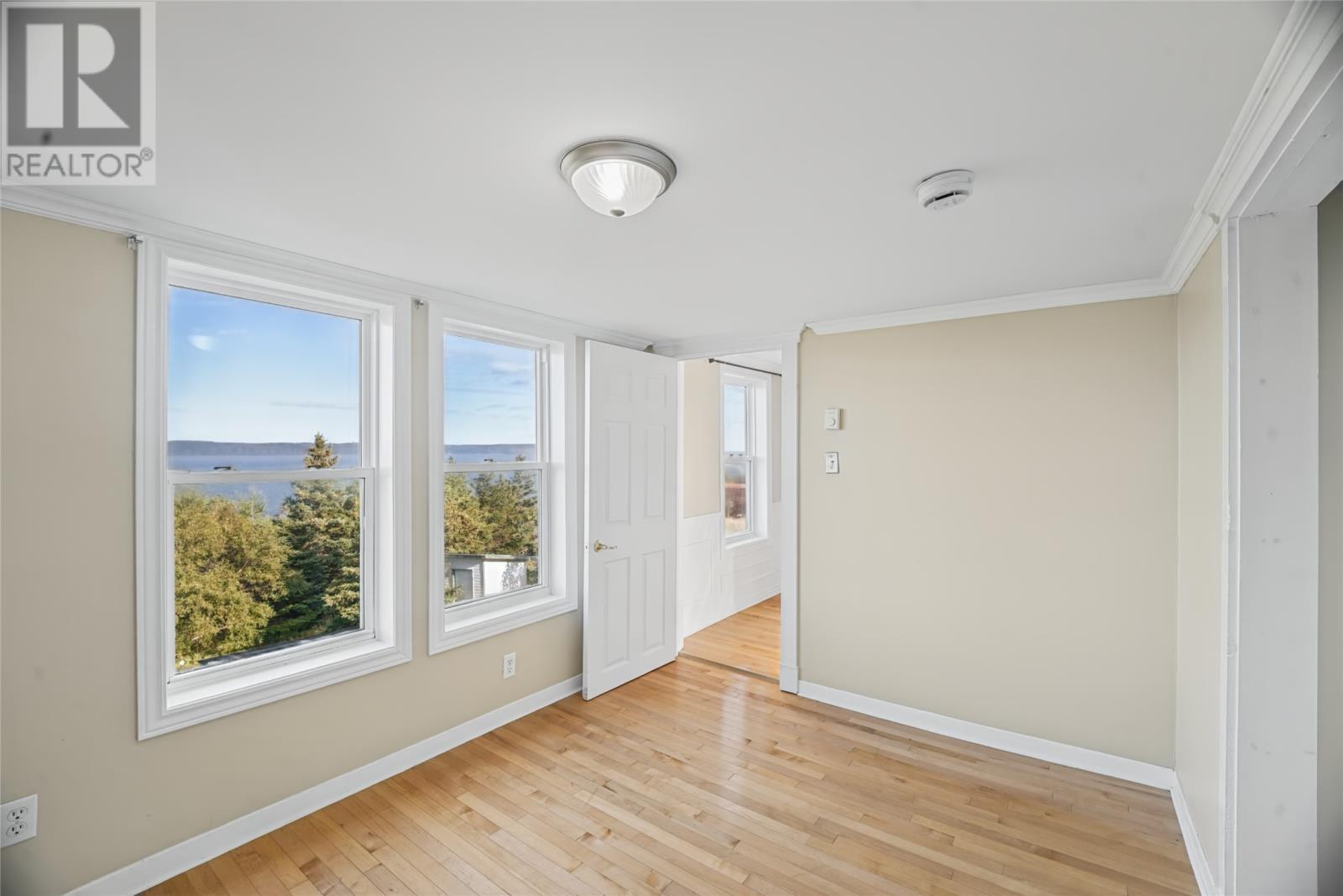 743 St Thomas Line, Paradise — photo 25