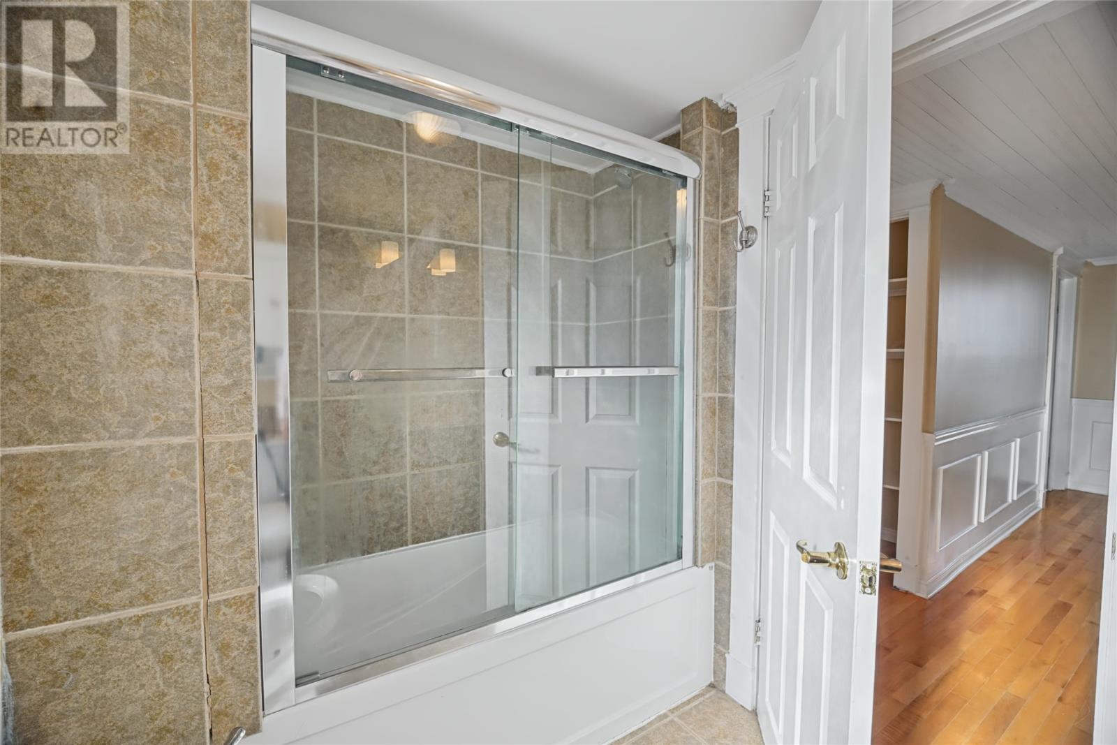 743 St Thomas Line, Paradise — photo 27