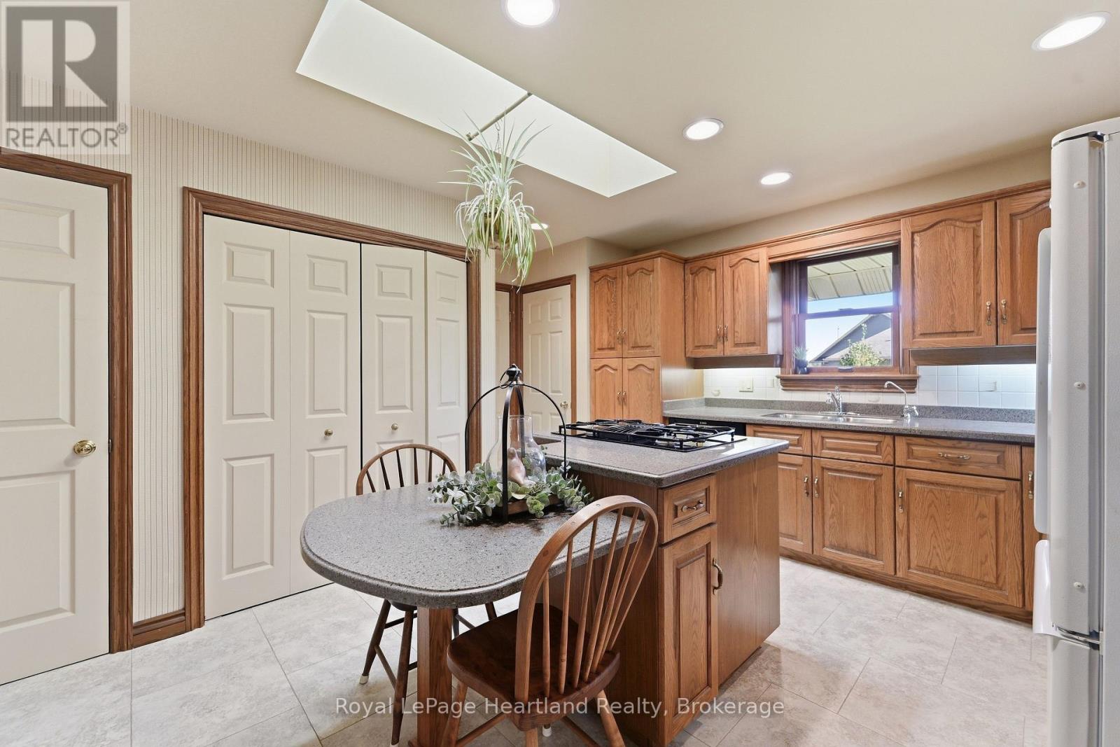 51 Kruse Drive, Huron East, Ontario  N0K 1G0 - Photo 12 - X13838374