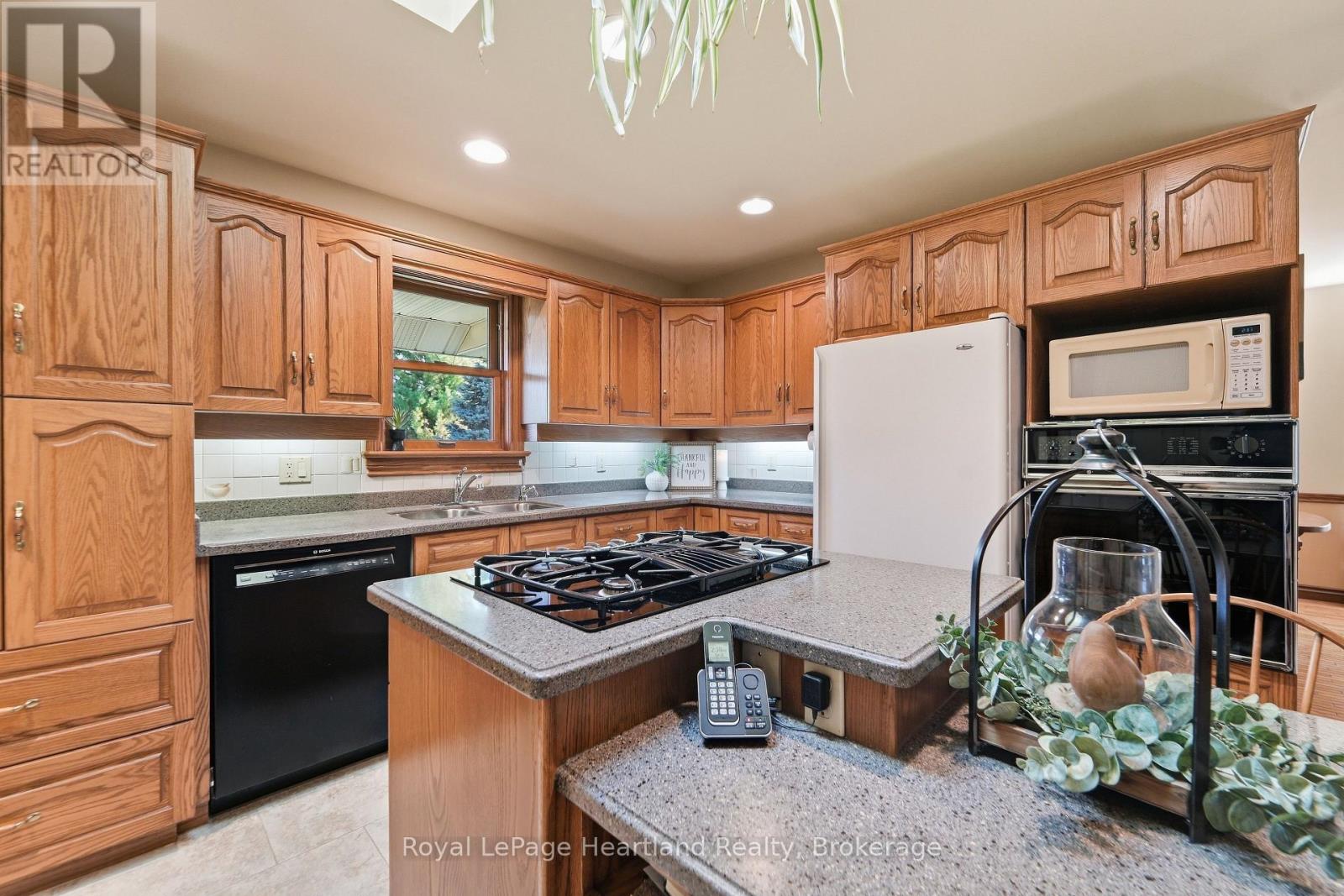 51 Kruse Drive, Huron East, Ontario  N0K 1G0 - Photo 14 - X13838374
