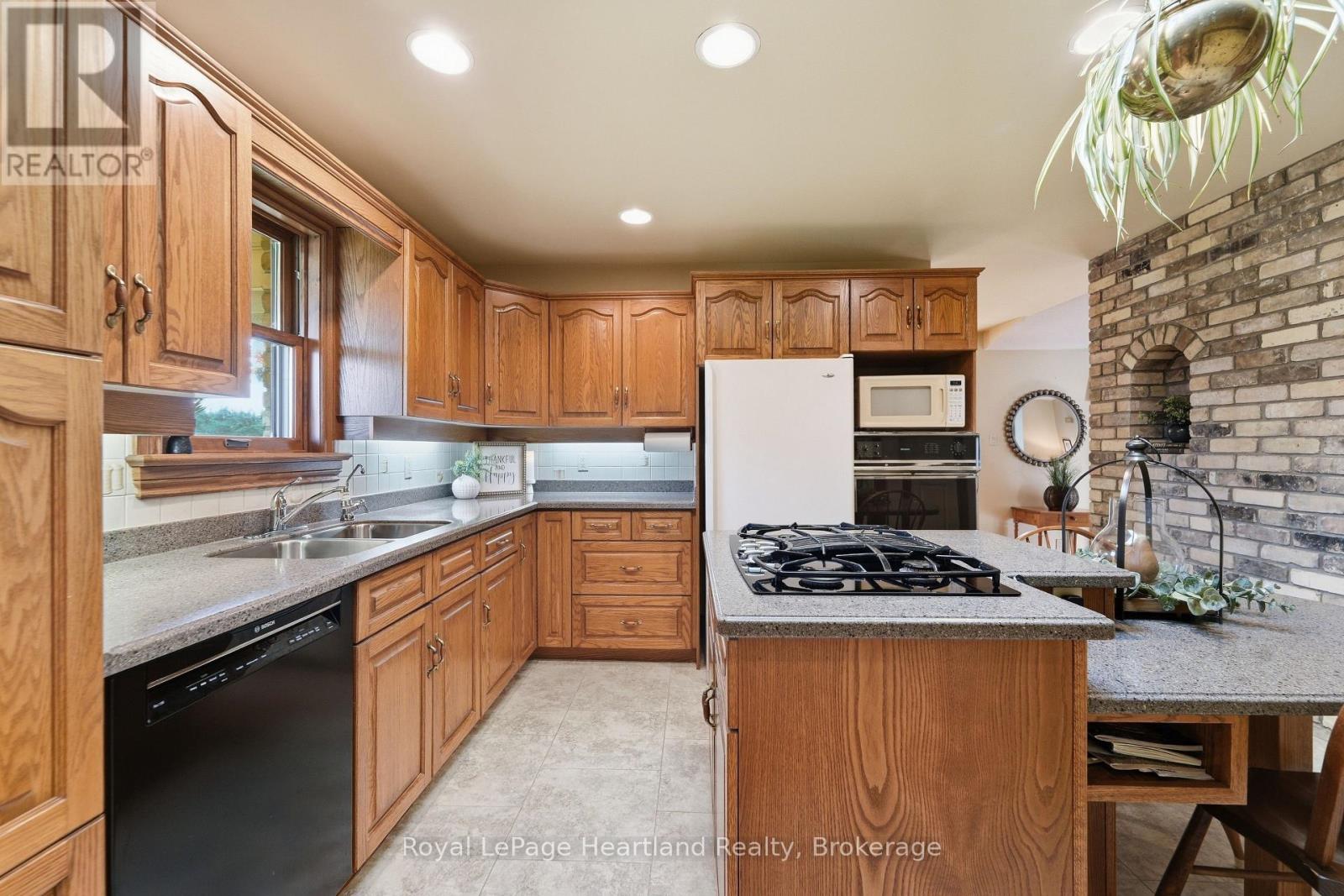 51 Kruse Drive, Huron East, Ontario  N0K 1G0 - Photo 15 - X13838374