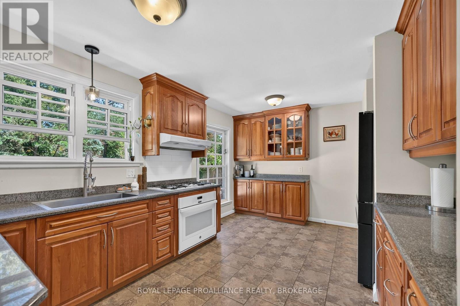 289 Avenue Road, Kingston, Ontario  K7M 1C8 - Photo 7 - X13838380