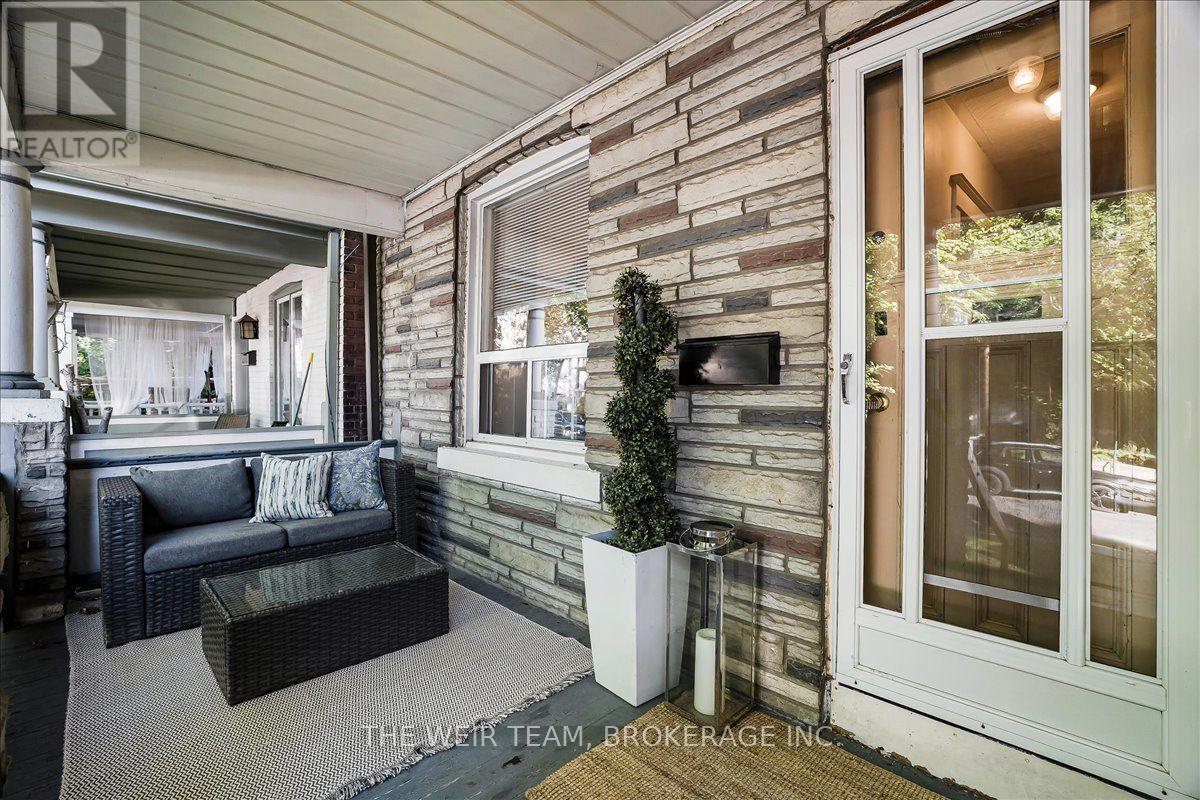 251 Ashdale Avenue, Toronto, Ontario  M4L 2Y8 - Photo 2 - E13838564