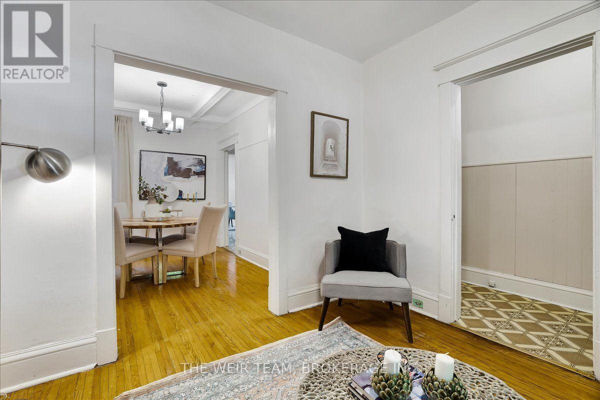 251 Ashdale Avenue, Toronto, Ontario  M4L 2Y8 - Photo 5 - E13838564