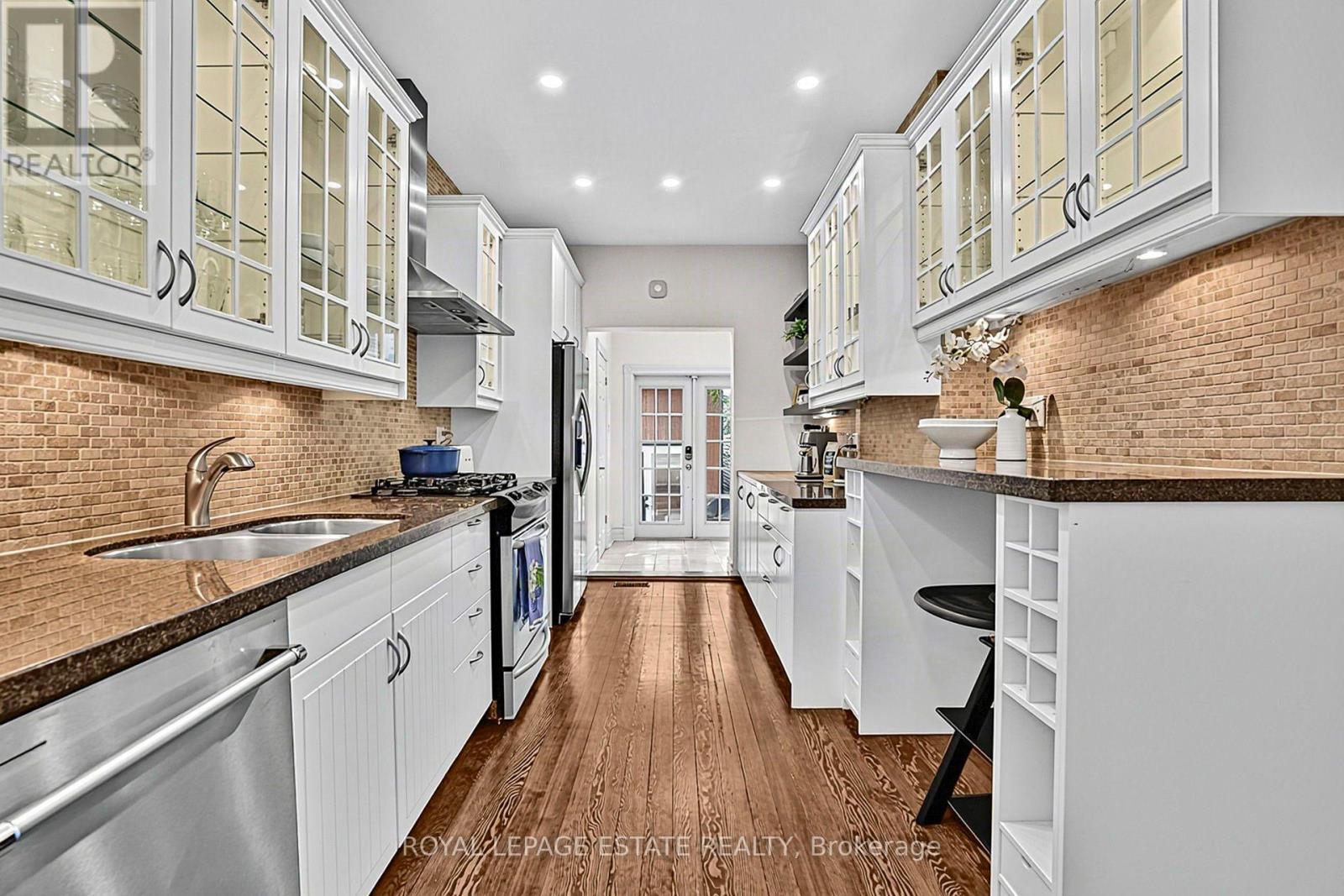 21 Brighton Avenue, Toronto (South Riverdale), Ontario  M4M 1P3 - Photo 11 - E13838634