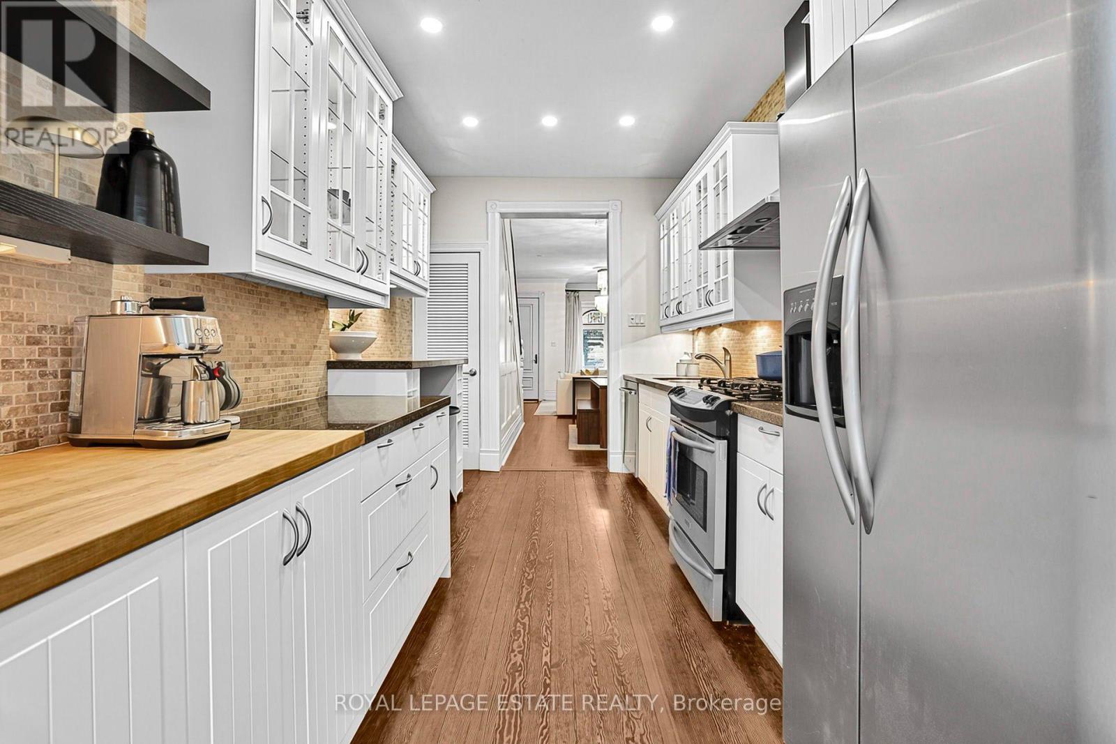 21 Brighton Avenue, Toronto (South Riverdale), Ontario  M4M 1P3 - Photo 9 - E13838634
