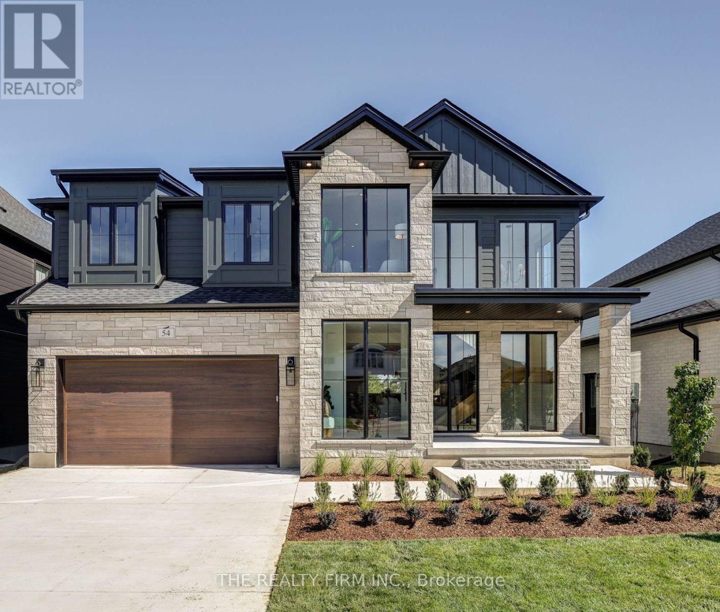 54 ROYAL CRESCENT, Southwold, Ontario