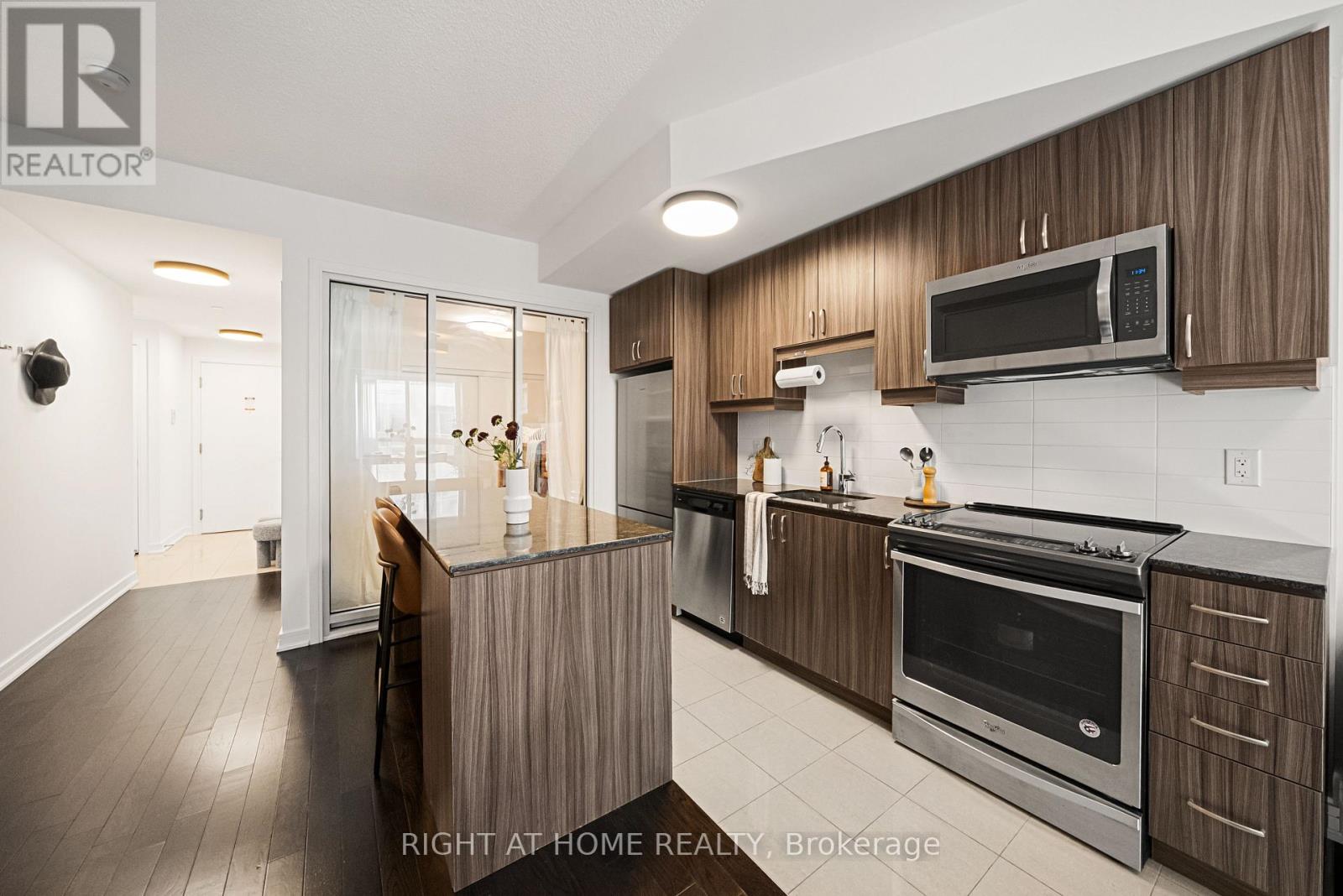 610 - 9201 Yonge Street, Richmond Hill (Langstaff), Ontario  L4C 1H9 - Photo 8 - N13838596