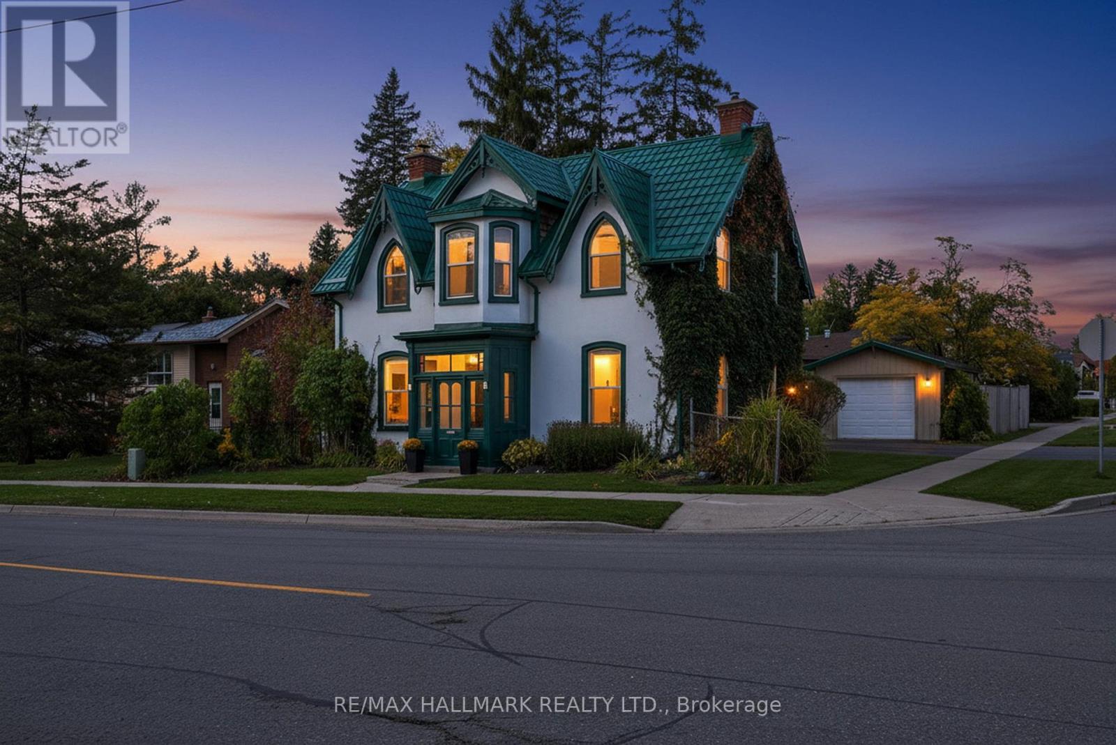 84 WELLINGTON STREET E, Barrie, Ontario