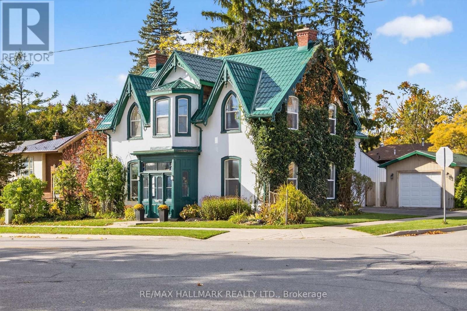 84 Wellington Street E, Barrie, Ontario  L4M 2C4 - Photo 2 - S13838496