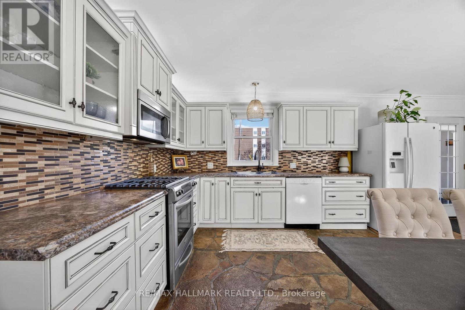 84 Wellington Street E, Barrie, Ontario  L4M 2C4 - Photo 6 - S13838496