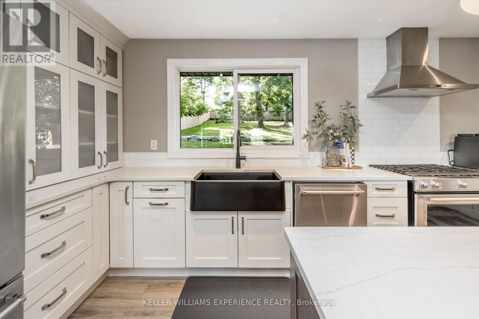 41 Little Lake Drive, Barrie, Ontario  L4M 7B9 - Photo 9 - S13838578