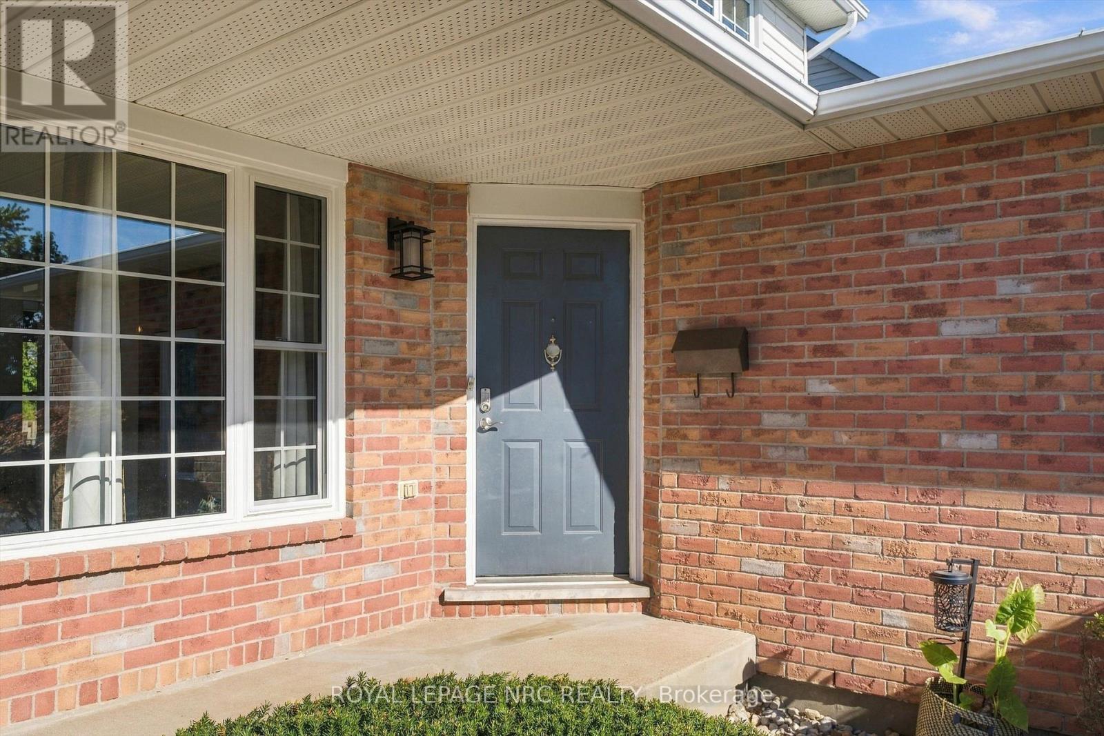 158 Confederation Avenue, Thorold, Ontario  L2V 5A6 - Photo 3 - X13838576