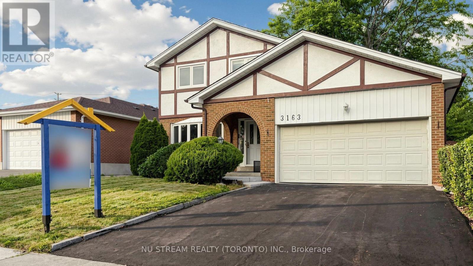 3163 Ibbetson Crescent, Mississauga (Erindale), Ontario  L5C 1Z1 - Photo 2 - W13838372