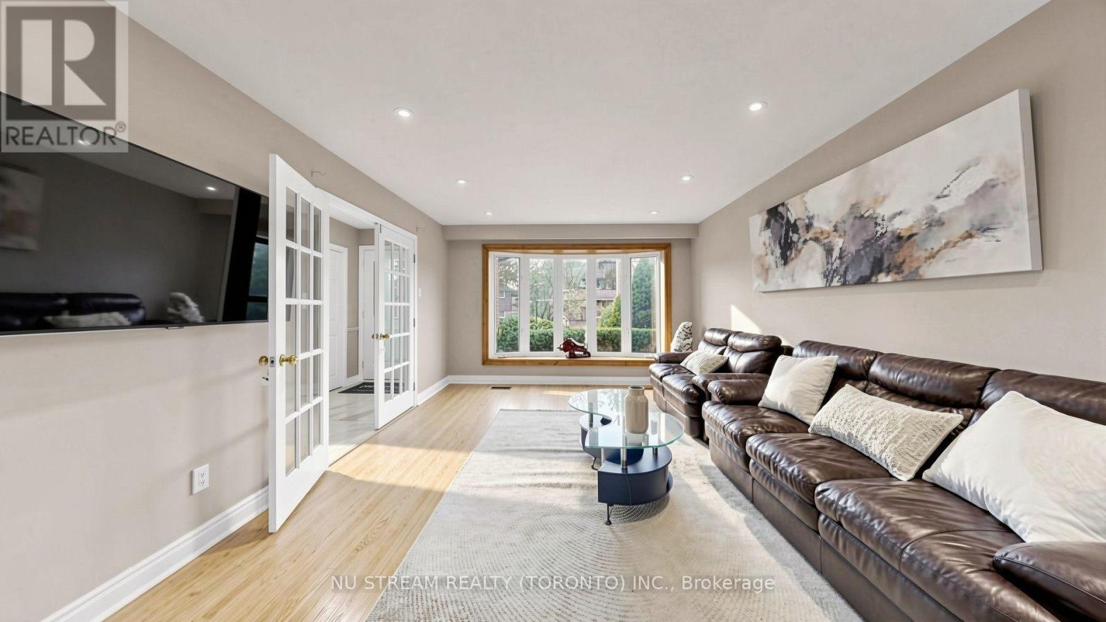 3163 Ibbetson Crescent, Mississauga (Erindale), Ontario  L5C 1Z1 - Photo 5 - W13838372