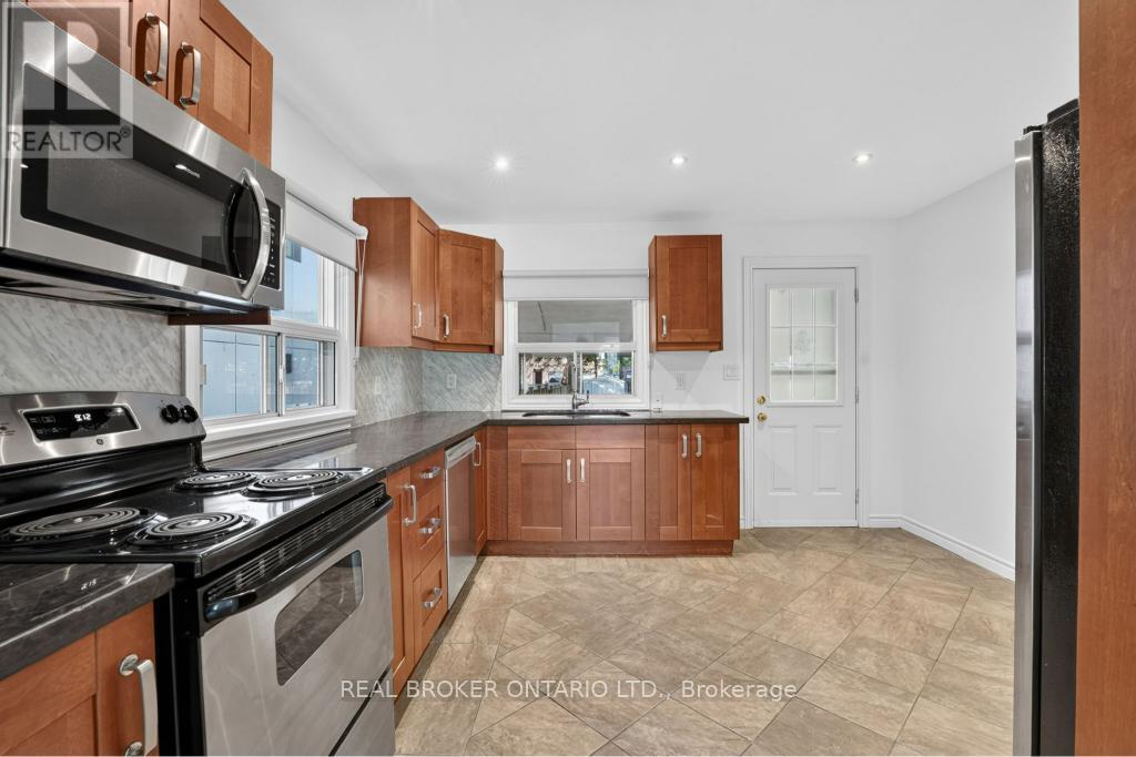 1024 Roosevelt Road, Mississauga (Lakeview), Ontario  L5G 3Y8 - Photo 10 - W13838400