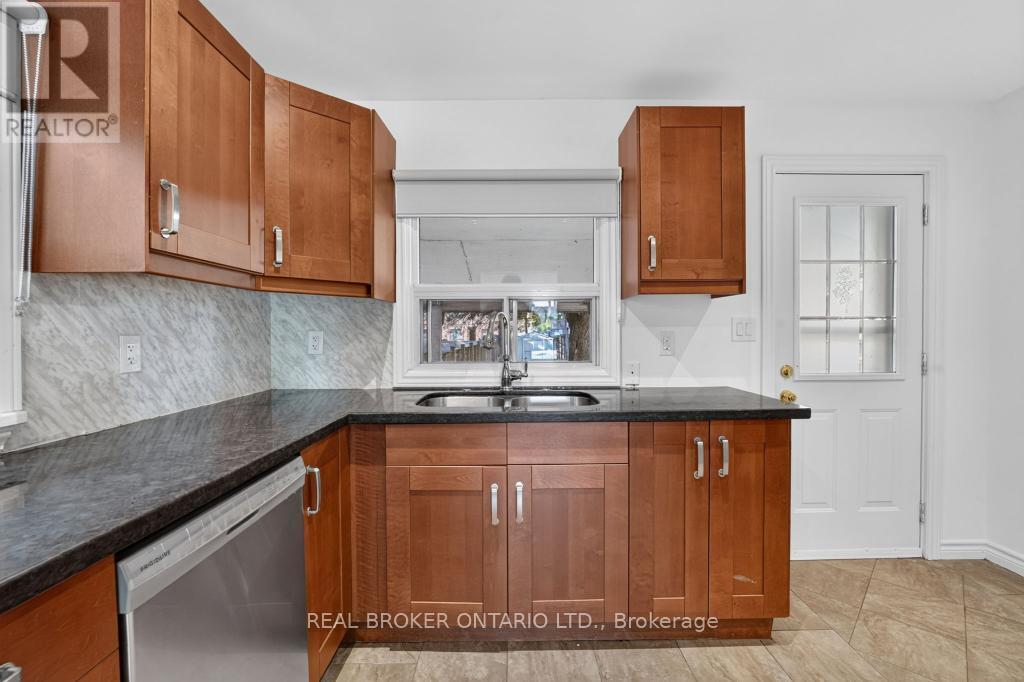 1024 Roosevelt Road, Mississauga (Lakeview), Ontario  L5G 3Y8 - Photo 11 - W13838400