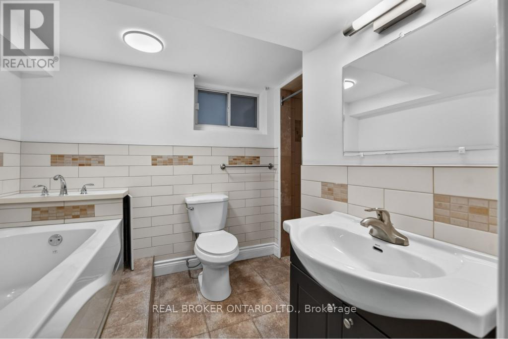 1024 Roosevelt Road, Mississauga (Lakeview), Ontario  L5G 3Y8 - Photo 35 - W13838400