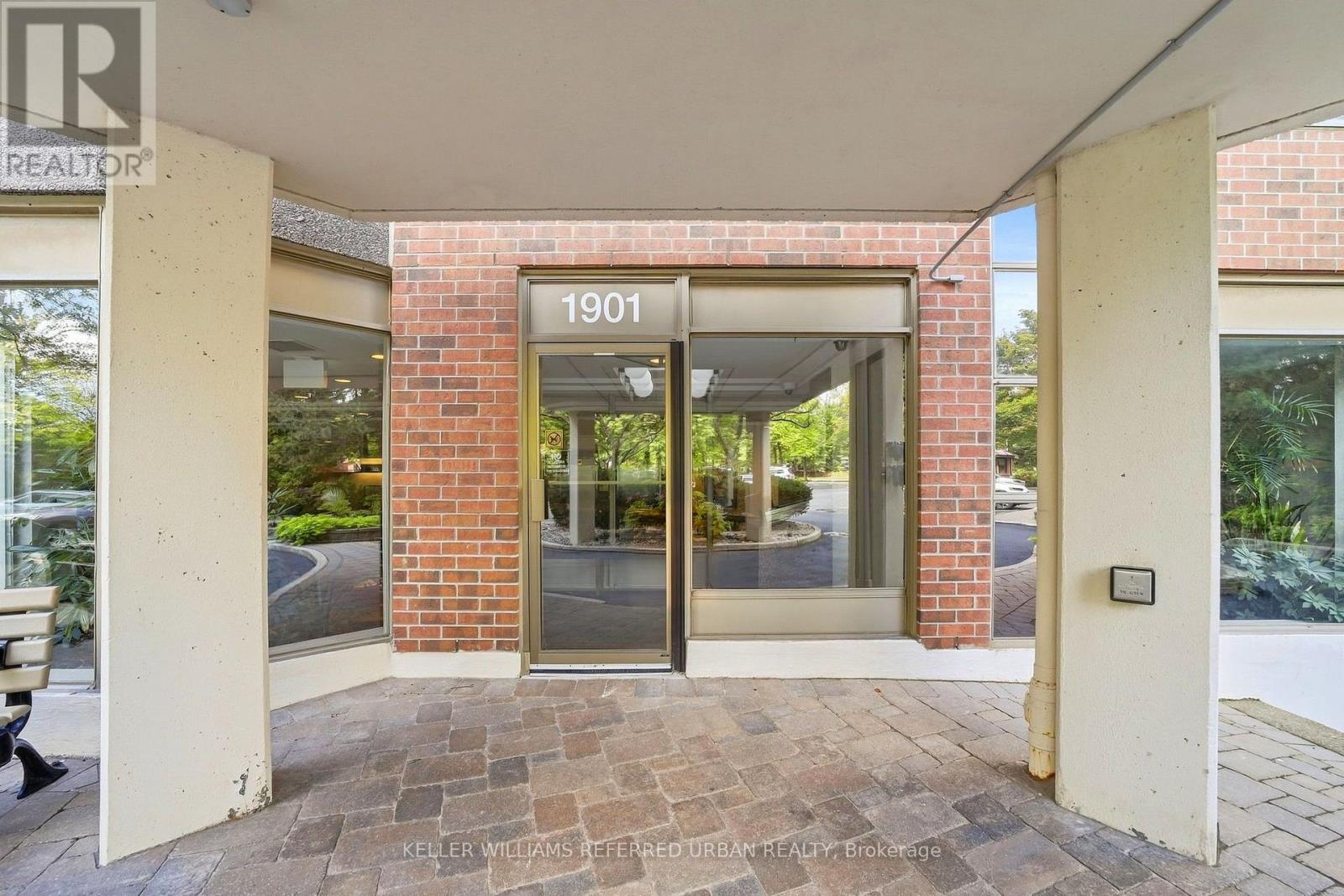 306 - 1901 Pilgrims Way, Oakville (Ga Glen Abbey), Ontario  L6M 2W9 - Photo 2 - W13838462