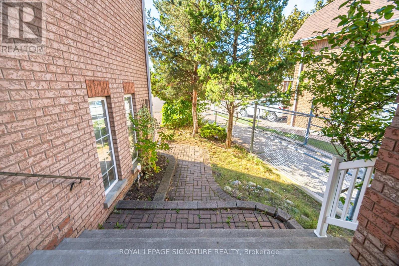 306 Cossack Court, Mississauga, Ontario  L5B 4C2 - Photo 4 - W13838530
