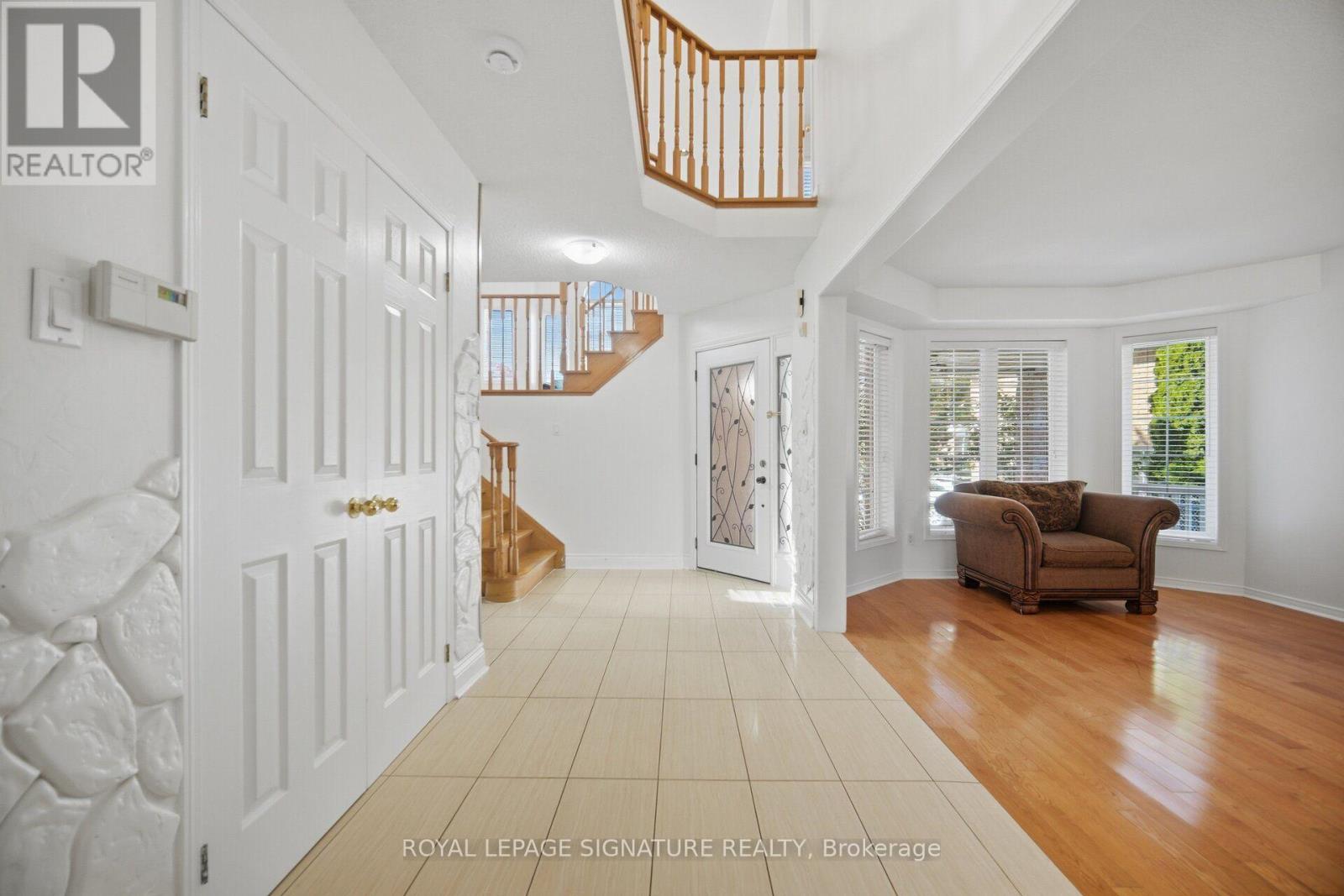 306 Cossack Court, Mississauga, Ontario  L5B 4C2 - Photo 7 - W13838530
