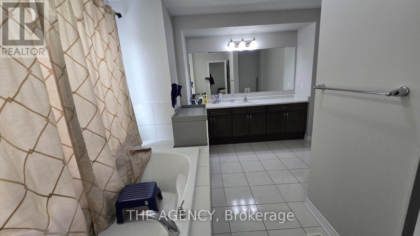 57 Leadenhall Road, Brampton, Ontario  L7A 4G2 - Photo 10 - W13838532