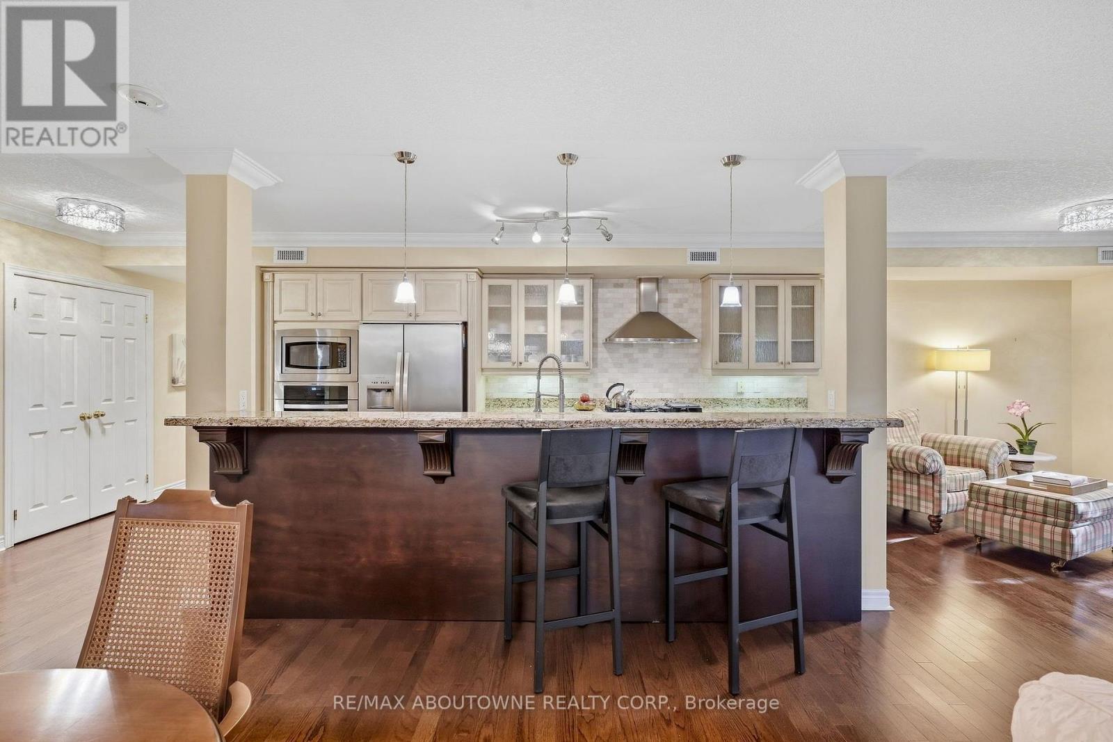 301 - 390 Upper Middle Road, Oakville, Ontario  L6H 0A5 - Photo 15 - W13838648
