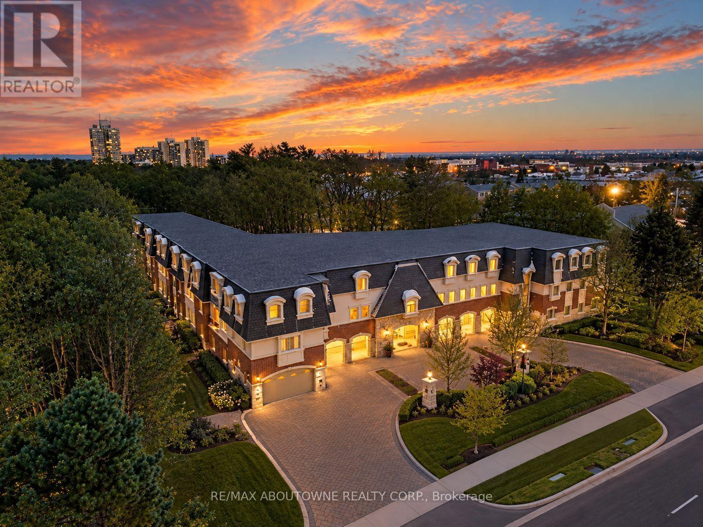 301 - 390 Upper Middle Road, Oakville, Ontario  L6H 0A5 - Photo 2 - W13838648