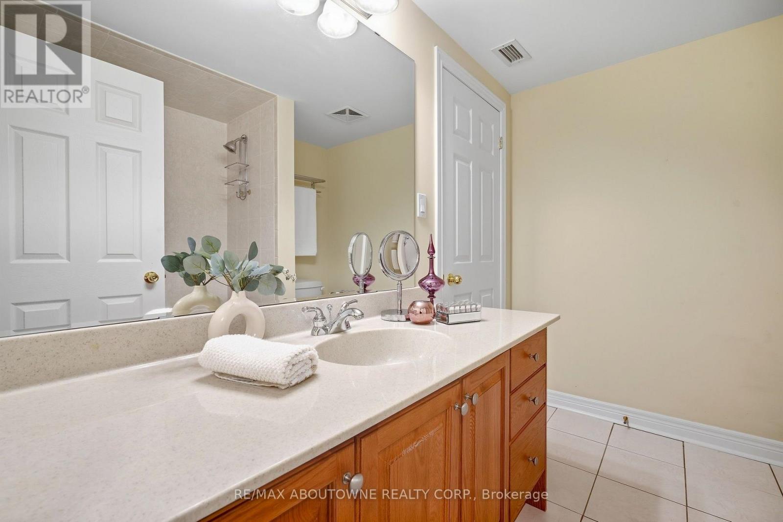 301 - 390 Upper Middle Road, Oakville, Ontario  L6H 0A5 - Photo 25 - W13838648