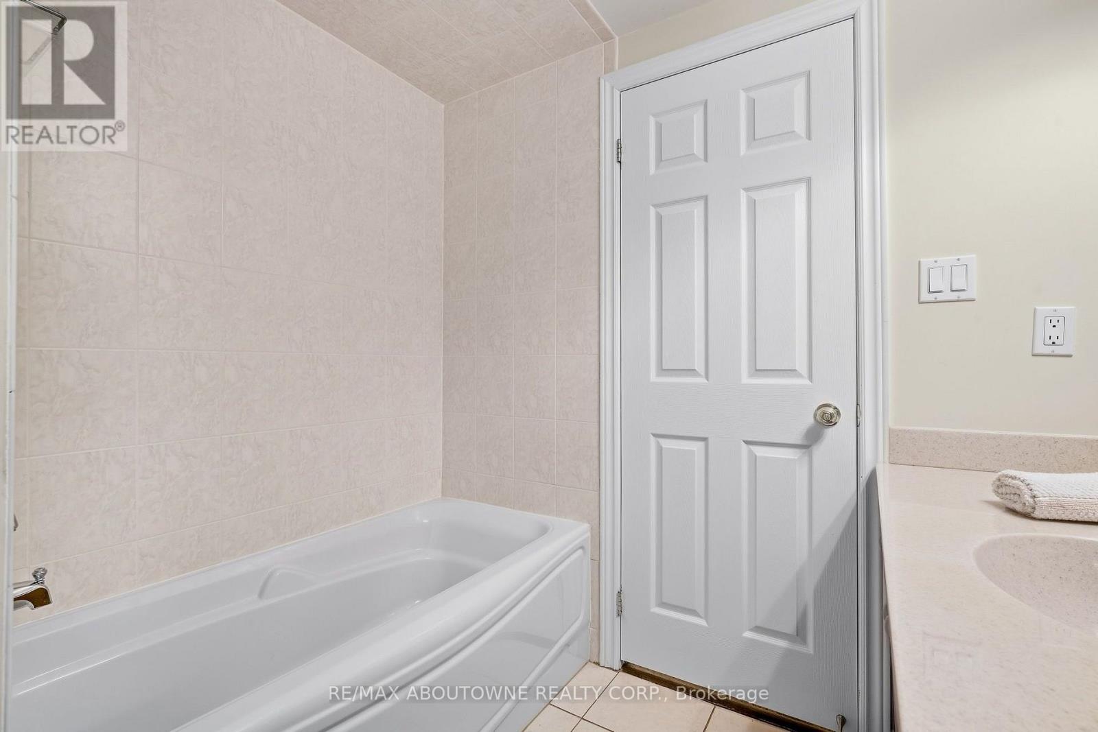 301 - 390 Upper Middle Road, Oakville, Ontario  L6H 0A5 - Photo 26 - W13838648