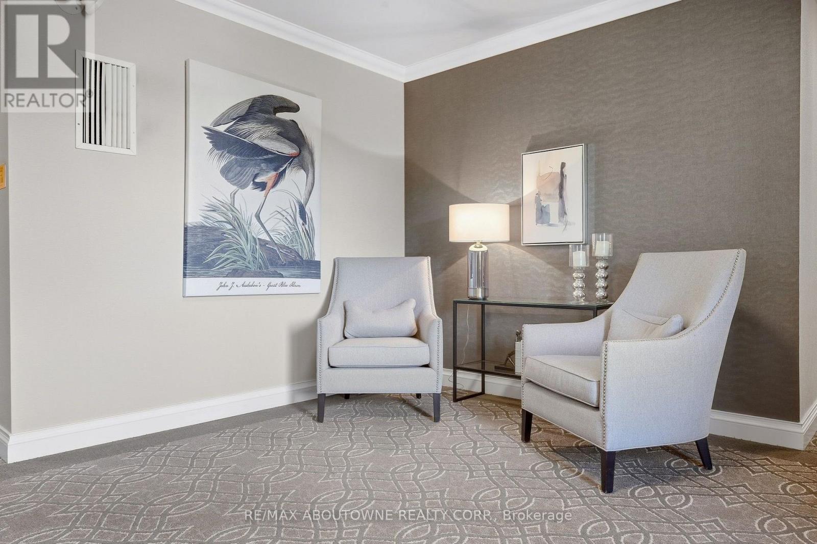 301 - 390 Upper Middle Road, Oakville, Ontario  L6H 0A5 - Photo 4 - W13838648