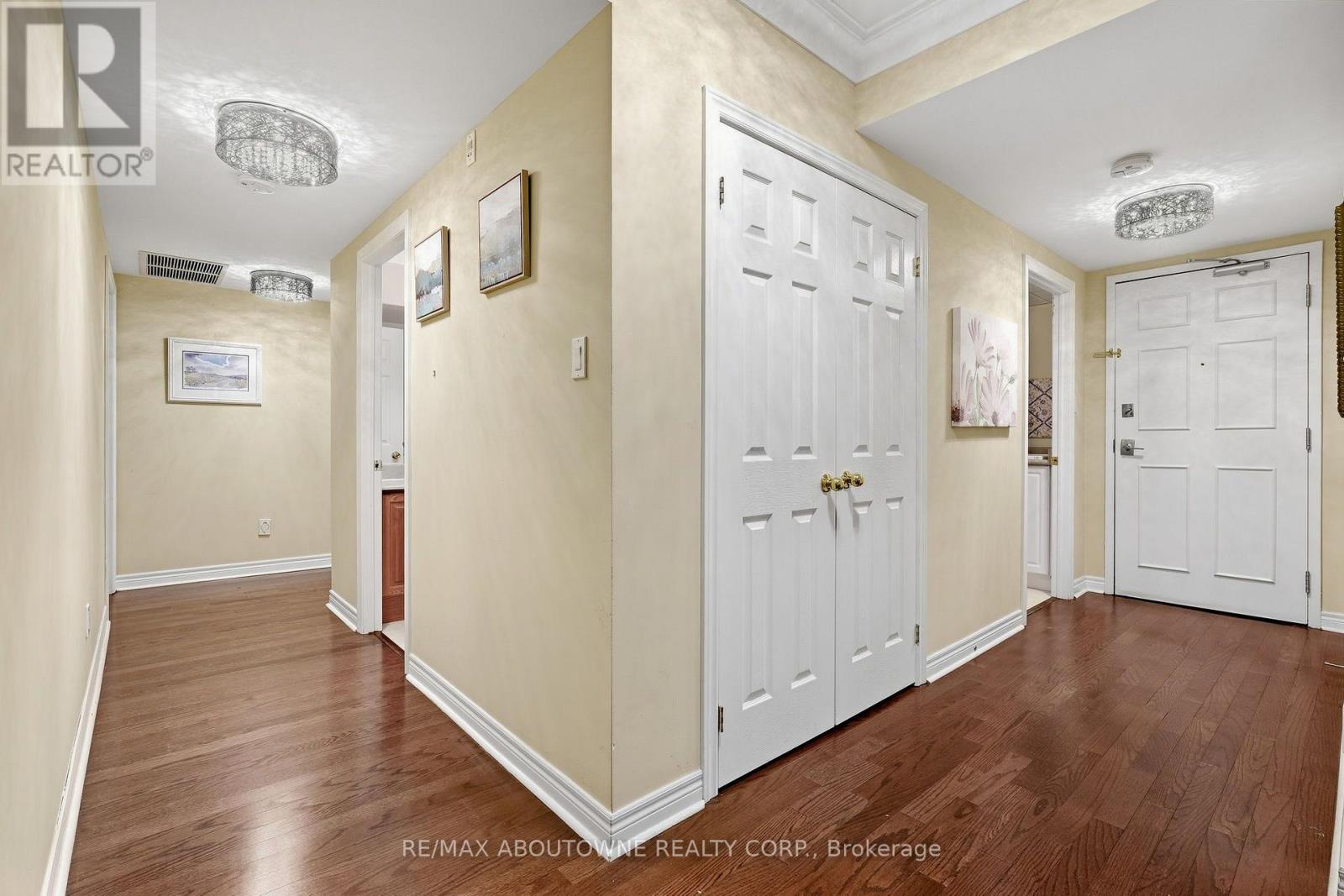 301 - 390 Upper Middle Road, Oakville, Ontario  L6H 0A5 - Photo 5 - W13838648