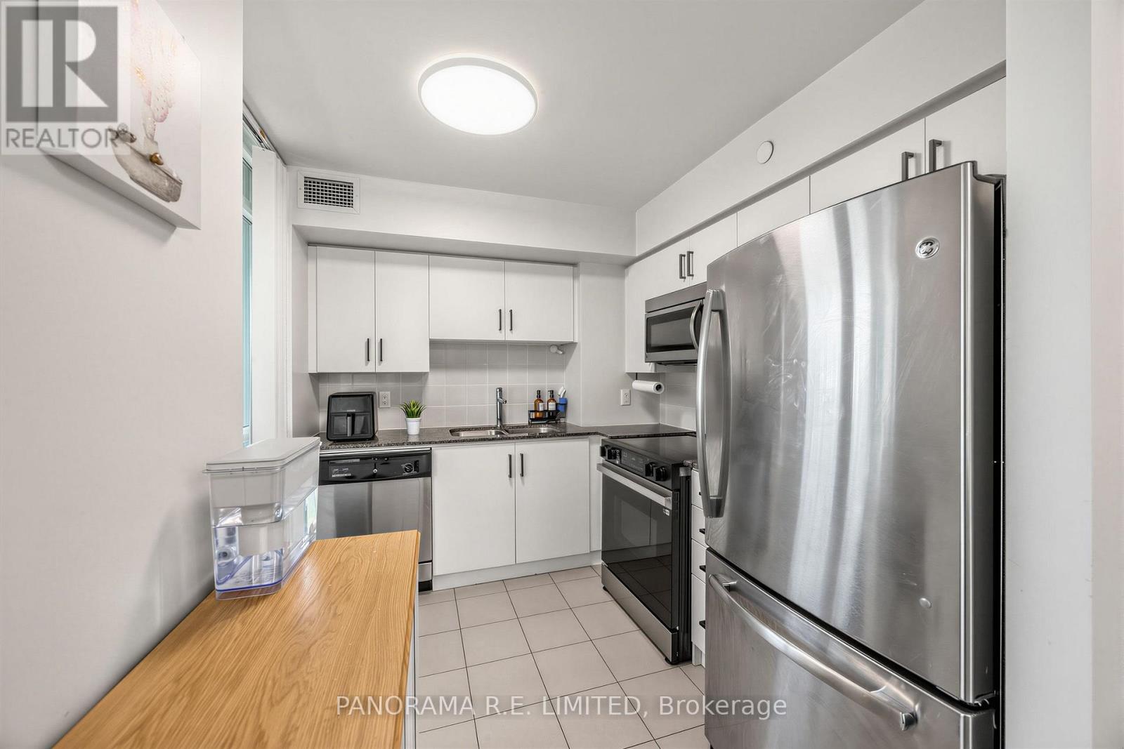 807 - 215 Sherway Gardens Road, Toronto (Islington-City Centre West), Ontario  M9C 0A4 - Photo 7 - W13838662
