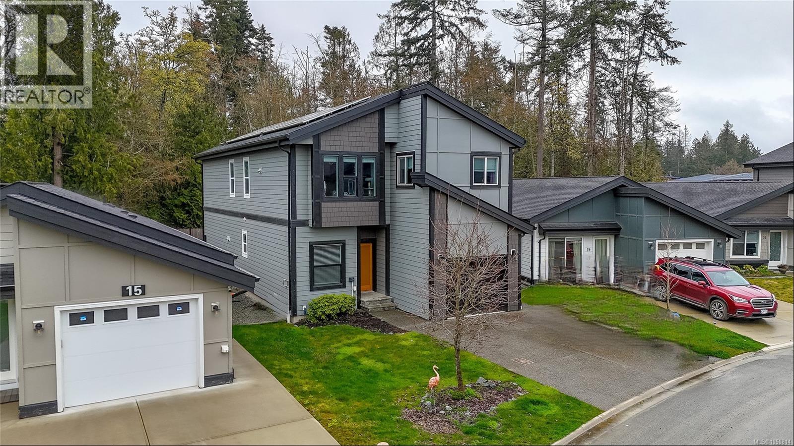 17 Saanich Ridge Dr