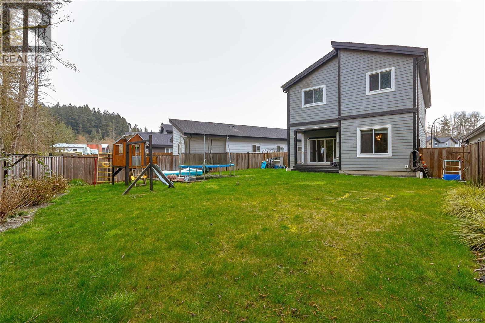 17 Saanich Ridge Dr